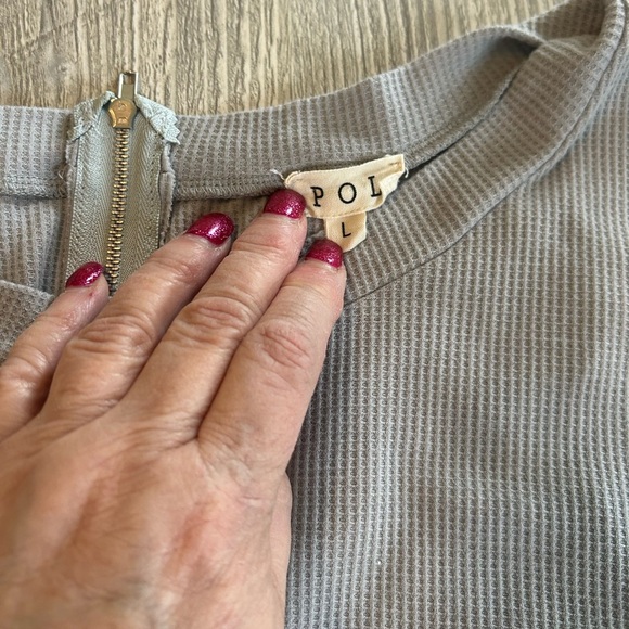 POL Ribbed and Waffle Knit Tank Top Women’s Size Large Gray Round Neck Zip Back - Picture 6 of 9